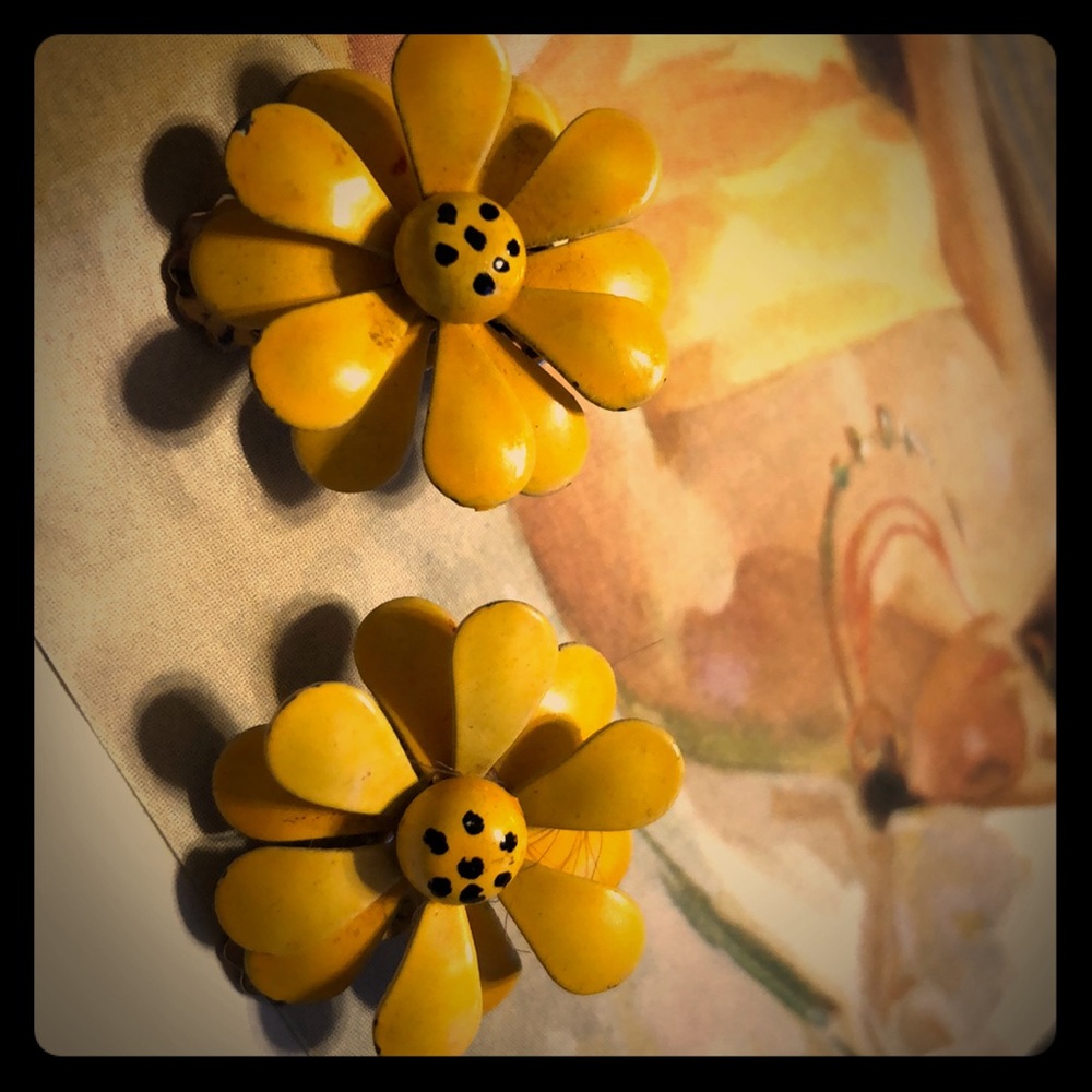 Vintage clip flower earrings